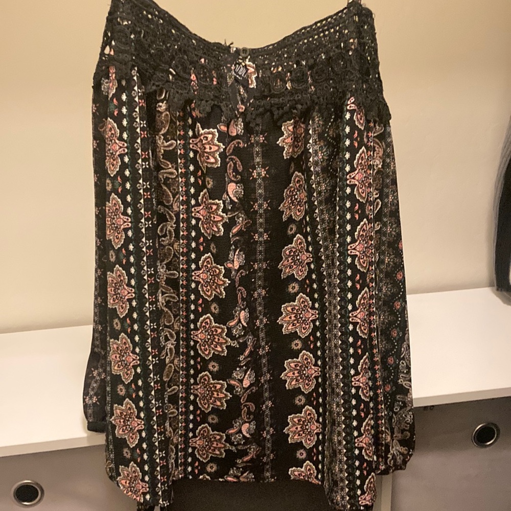 Small black with design shoulder cut out dress top